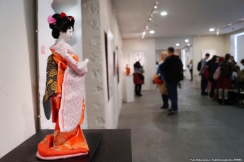 В Днепре открыли выставку редких японских кукол