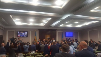 Депутатов Киевоблсовета будут наказывать за "кнопкодавство"