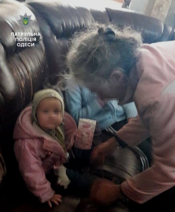 Бабушка с малолетними внучками более недели жила на железнодорожном вокзале Одессы