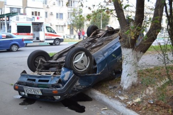 В Одесской области пьяный лихач сбил пешехода на тротуаре и перевернулся (фото)