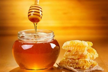 От чего на самом деле лечит мед и как его правильно выбрать