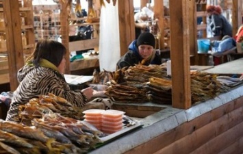 Массовое отравление рыбой во Львове: продавца отправили под домашний арест
