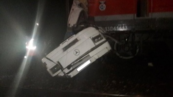 Во Владимирской области поезд врезался в пассажирский автобус, есть погибшие