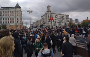 В Москве начались задержания на митингах в поддержку Навального