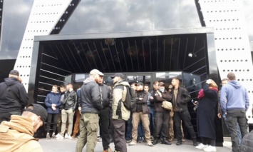 Во Львове радикалы заблокировали клуб, где должен петь Сергей Бабкин
