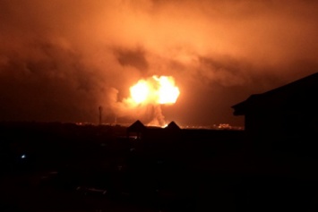 В Гане поднялся огромный огненный гриб от взрыва на газовой станции, есть жертвы