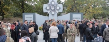 На Днепропетровщине перед открытием осквернили мемориал погибшим воинам (ФОТО)