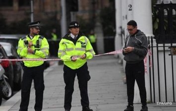 В Лондоне шесть грабителей сбежали на одном мотороллере