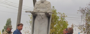 В Мангуше открыли памятник гетману Сагайдачному (ФОТО+ВИДЕО)