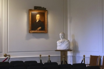 Наполеон за $12 млн: в мэрии американского городка обнаружили скульптуру Родена
