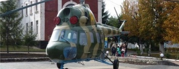В Александрии на плацу воинской части открыли второй вертолет