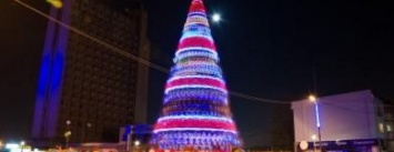 В Сумах приобрели искусственную новогоднюю елку за 1,5 млн грн
