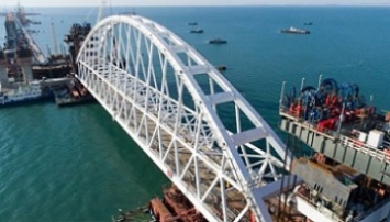 Бердянский и Мариупольский порты несут потери из-за строительства Керченского моста