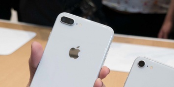 СМИ: Apple сократила выпуск iPhone 8 и iPhone 8 Plus на 50%