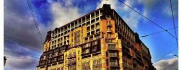 "Снос нижних этажей": реакция соцсетей на дом-монстр на Подоле