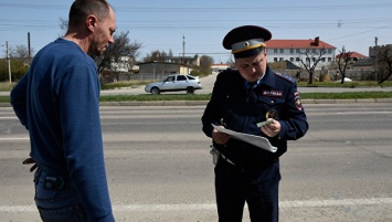 В Крыму инспекторов ГИБДД обеспечат карманными видеорегистраторами