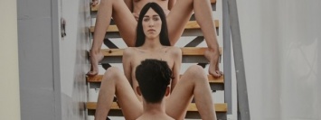 В галерее «Артсвит» показывают обнаженных женщин и мужчину