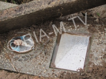 Шок. В Мелитополе на кладбище раскопали могилу (фото)