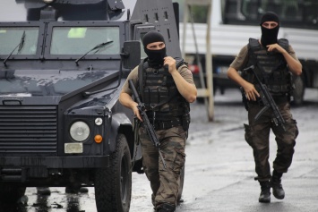 В Николаевской области двое украинских военных устроили уличную перестрелку из-за девушки