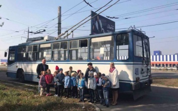 Поездка в кино - подарок школьникам от депутатов Оппозиционного блока