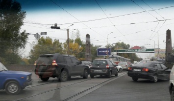 В Днепре из-за ДТП перекрыт въезд на Старый мост