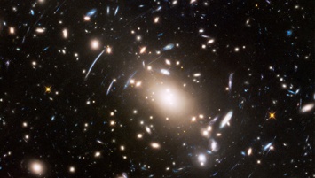 "Хаббл" нашел следы "новой физики" в поведении темной материи