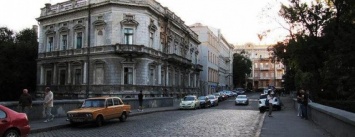 В центре Одессы за $2,5 млн продают старинный особняк (ФОТО)