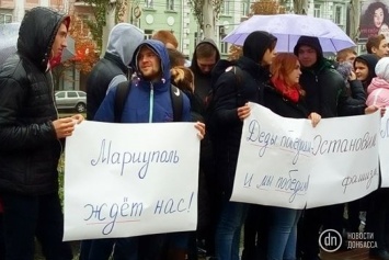 «ДНР» собрала студентов на митинг в центре города