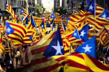 Прокуратура Испании обвинила Каталонию в подкупе Ассанжа и Йоко Оно для публичной поддержки независимости