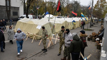 Михомайдановцы отгородились деревянными "ежами" и ввели досмотр вещей