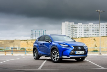 Lexus NX пережил обновление и попал в Россию