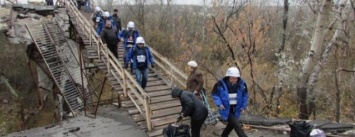 Деревянный мост в Станице Луганской ветшает день ото дня - ОБСЕ