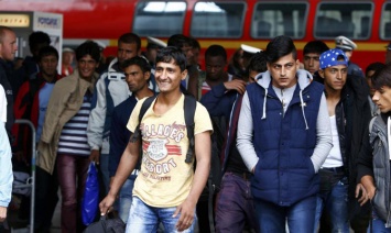В Германии потеряли контроль над 30 тысячами беженцев