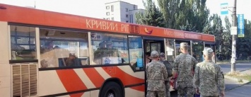В Кривом Роге "оголили" маршрут коммунального автобуса в "час пик", чтобы перевозить льготчиков (ФОТО)