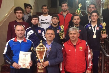 Сборная Крыма заняла второе место на международном турнире по вольной борьбе в Нефтеюганске