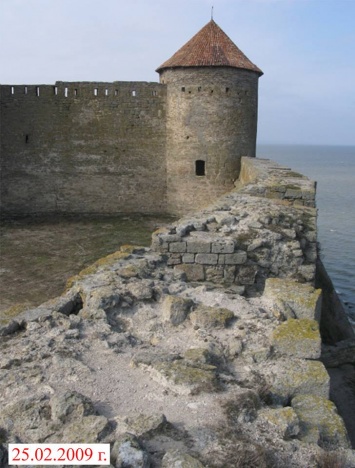 Стена Аккерманской крепости потихоньку движется к обрыву - историк