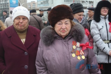В Луганске митинговали в честь столетия революции (Фото)