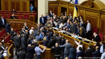 "Коммерсант" утверждает, что Рада рассмотрит разрыв дипотношений Киева с РФ