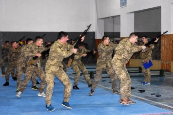 Для украинских военных придумали "свидомый" аналог самбо, только с оружием