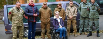 БНЗ "Кривбасс" передал медикам-добровольцам автомобили, подаренные украинской диаспорой (ФОТО, ВИДЕО)