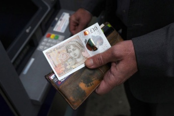 СМИ: банк Англии изымает из обращения бумажную купюру в?10
