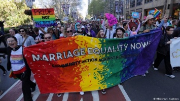 Австралийцы проголосовали за однополые браки