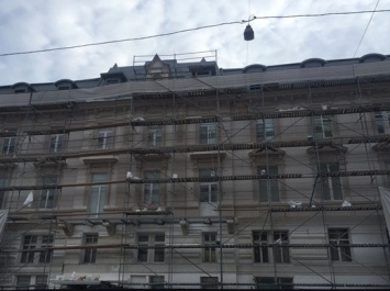 В исторической части Одессы продолжается капремонт и реставрация фасадов и кровель зданий