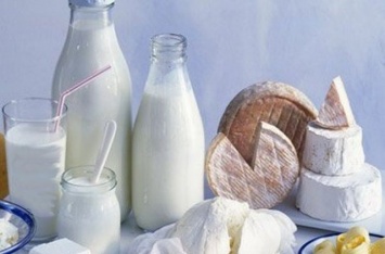 Киснет, потому что кишит бактериями: известный украинский бизнесмен раскрыл всю правду о молоке