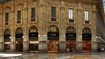 Модный криминал: в Милане "обчистили" магазин Prada на 100 тысяч