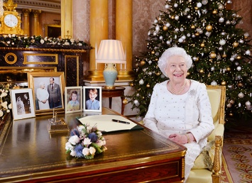 Королева говорит: как менялось рождественское обращение Елизаветы II