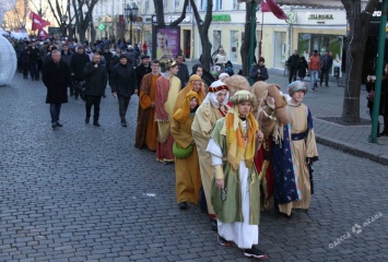В Одессе состоялось красочное рождественской шествие (фоторепортаж)