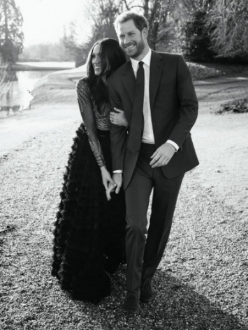 В сети раскритиковали официальные фото принца Гарри и Меган Маркл