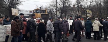 В Николаеве рабочие судостроительного завода вновь перекрыли Варваровский мост: движение затруднено, - ФОТО