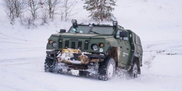 Новый украинский бронеавтомобиль «Варта-Новатор» покоряет бездорожье